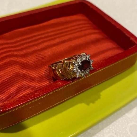 Vintage Jewelry - ❤️❤️ VTG Gold Tone Garnet Rhinestone Cocktail RING